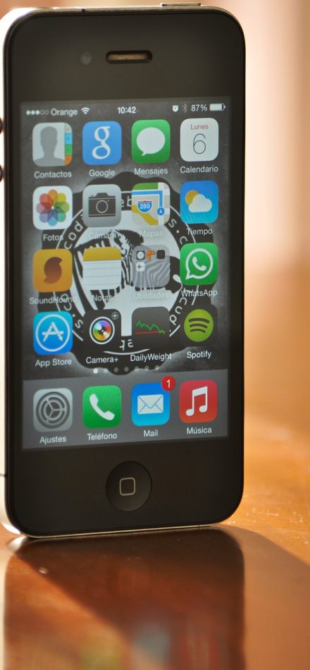 91视频在线免费观看 App 播放界面：竖屏全屏播放器带进度条与清晰度切换按钮，画面明亮清晰，控制条半透明浮在底部